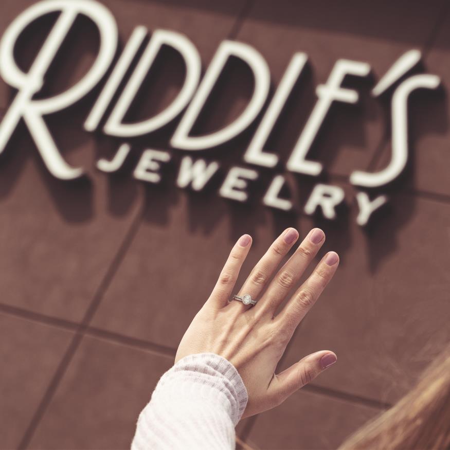 Riddle’s Jewelry Vendor Photo